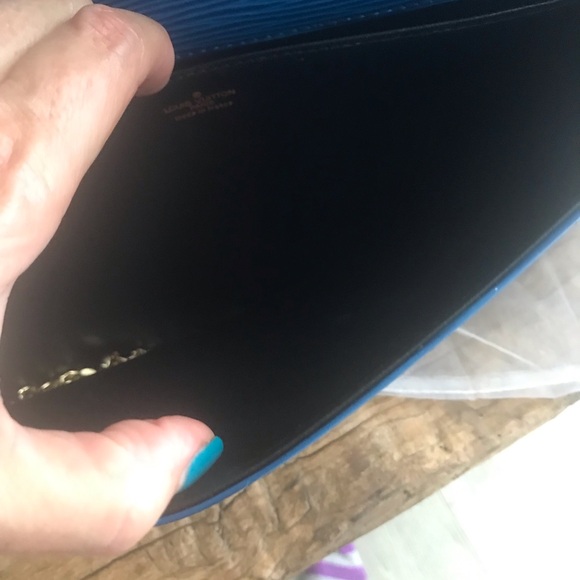 LOUIS VUITTON Stunning blue Louis Vuitton Epi clutch bag   EUC , rare  color - Picture 13 of 16